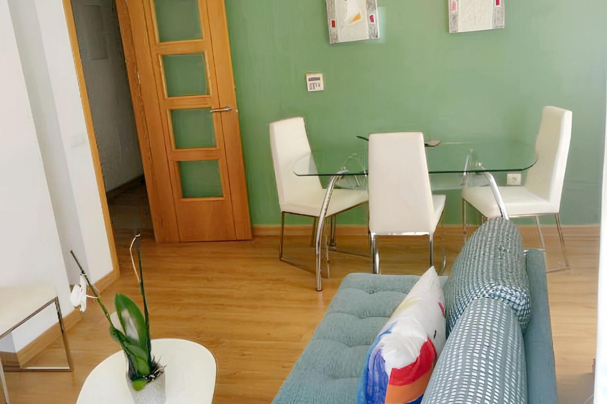 Modern 80 M² + Balcony Apartamento *